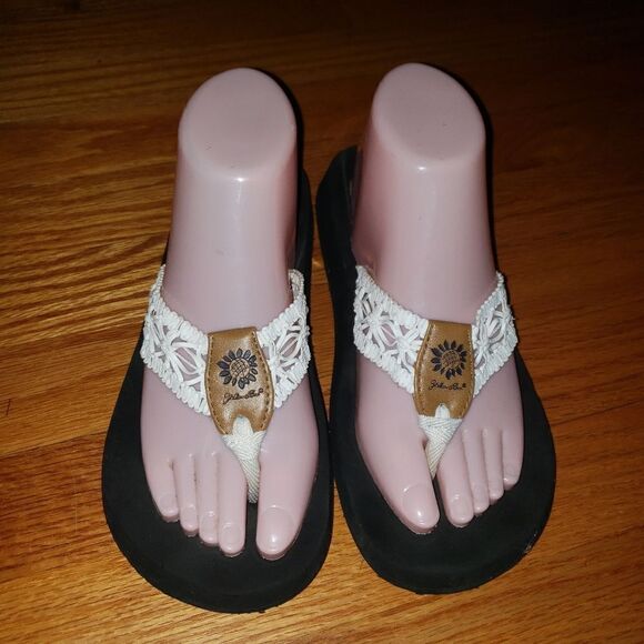 Yellow box white flip flops - Picture 2 of 6